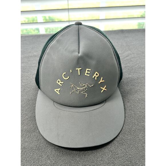 🧢 Arc'teryx Gray Trucker Hat – Adventure, But Make It Chic 🏔️✨ - Picture 1 of 8